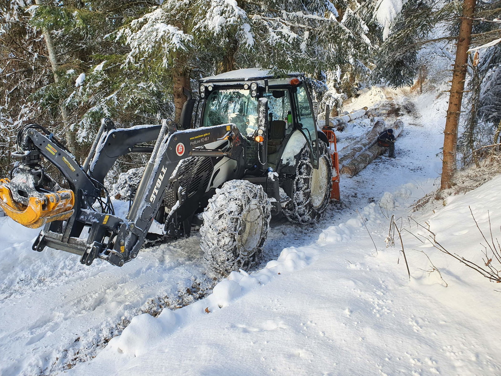 Traktor im Winter von Holzschlägerung David Auer